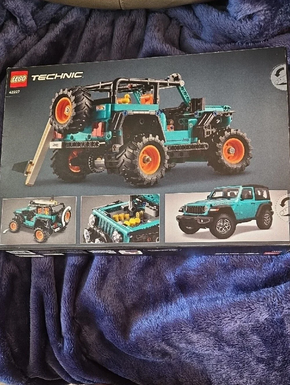 LEGO Technic Jeep Wrangler Rubicon Teal with Orange Wheels - Picture 2 of 4
